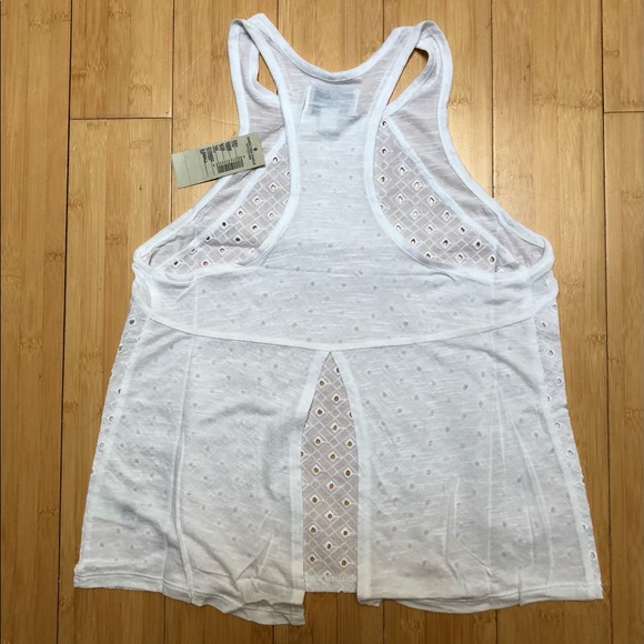NWT American Eagle Outfitters Bright White Eyelet Split-Back Cami Tank - Picture 2 of 3